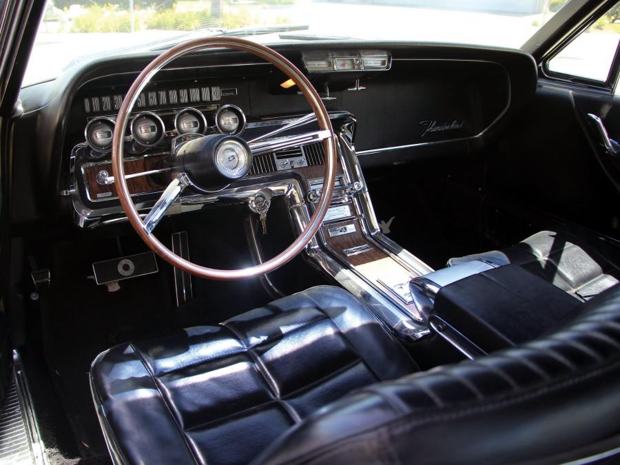  Ford Thunderbird Town Landau Coupe 1966 года  (фото 15 из 21)